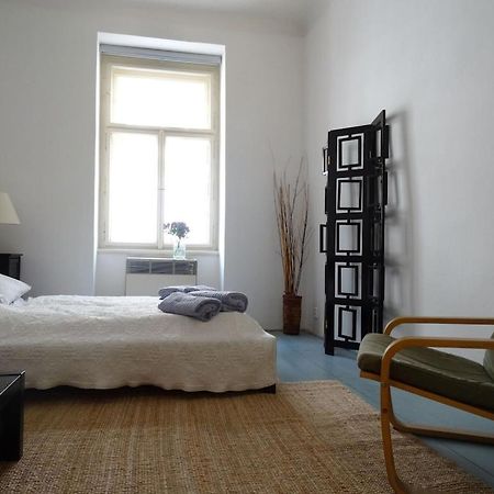 Garden Apartment On Art Nouveau Street In Central 프라하 외부 사진