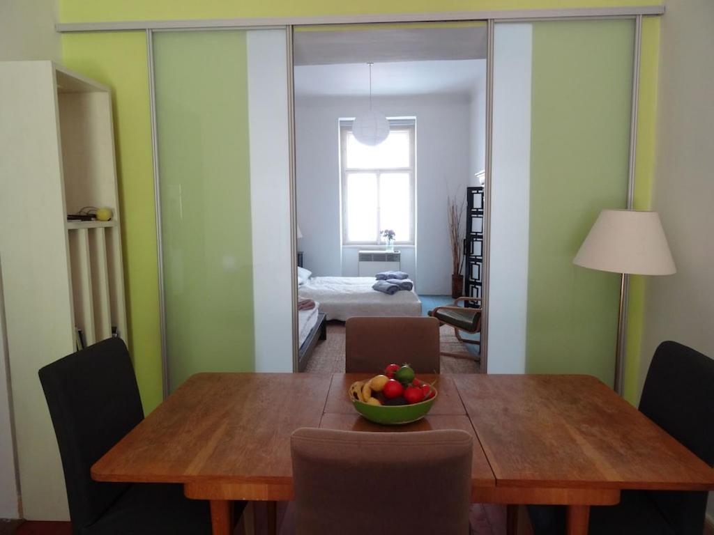 Garden Apartment On Art Nouveau Street In Central 프라하 외부 사진