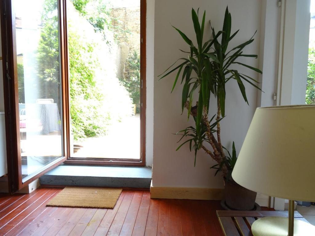 Garden Apartment On Art Nouveau Street In Central 프라하 외부 사진