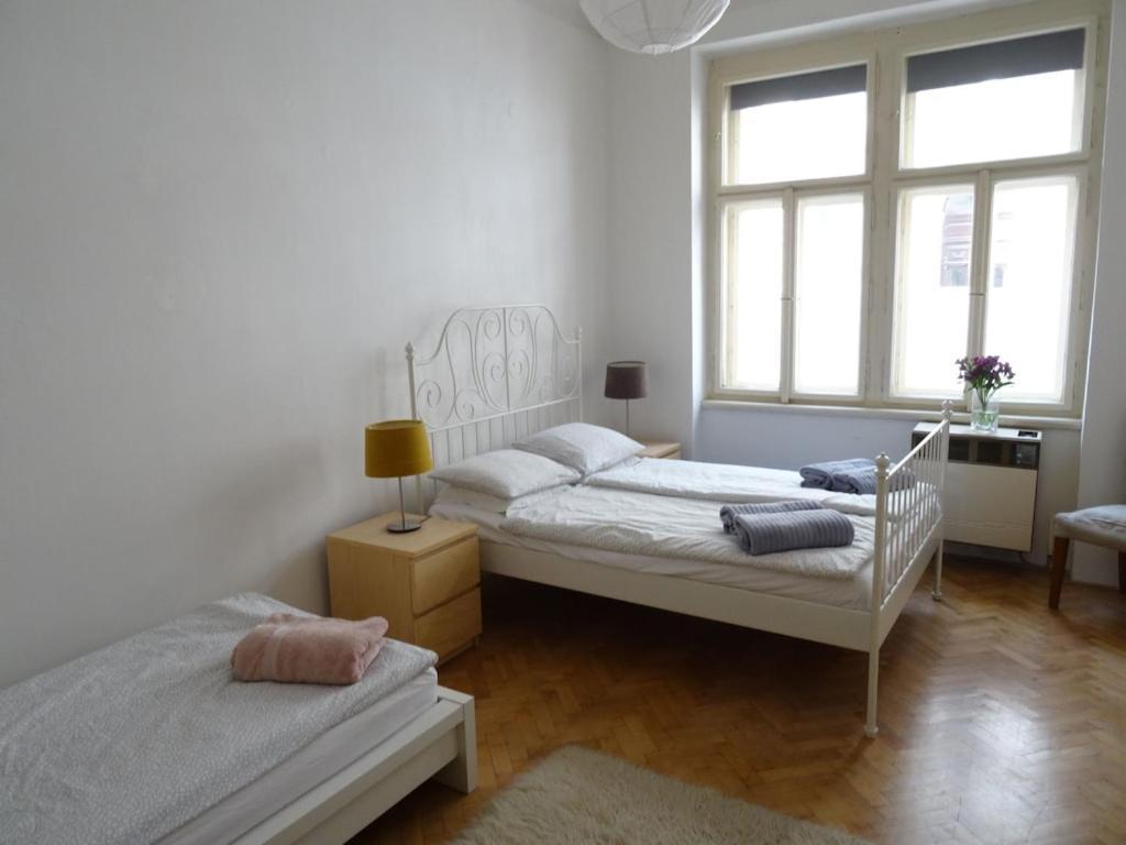 Garden Apartment On Art Nouveau Street In Central 프라하 외부 사진