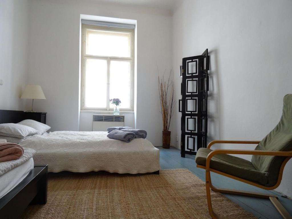 Garden Apartment On Art Nouveau Street In Central 프라하 외부 사진