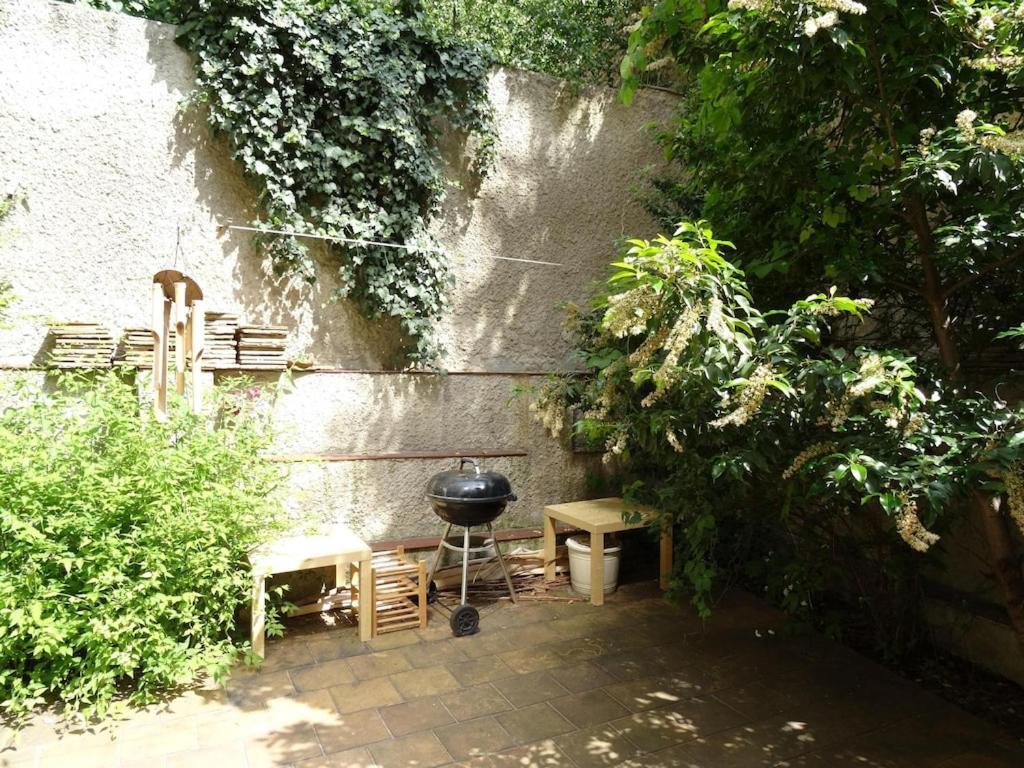 Garden Apartment On Art Nouveau Street In Central 프라하 외부 사진