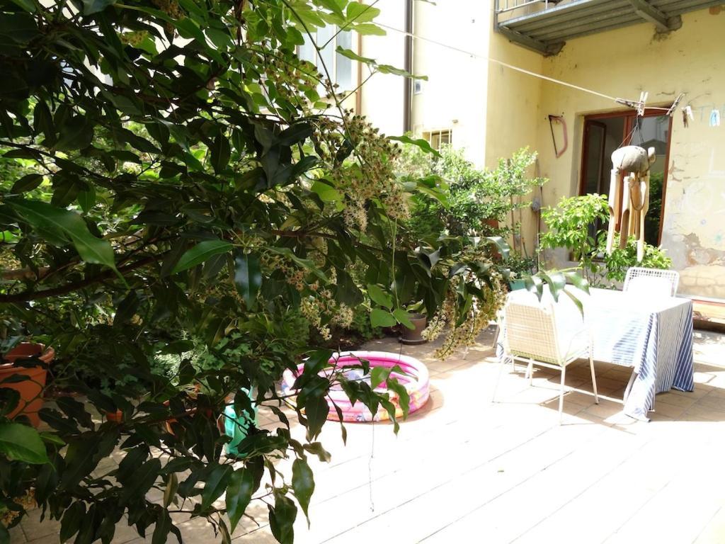 Garden Apartment On Art Nouveau Street In Central 프라하 외부 사진